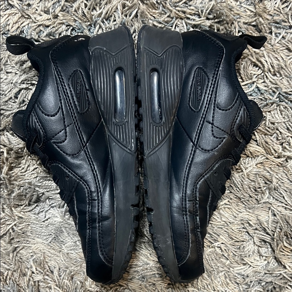 Nike: Air Max 90 Leather Kids' Shoes - Picture 3 of 7
